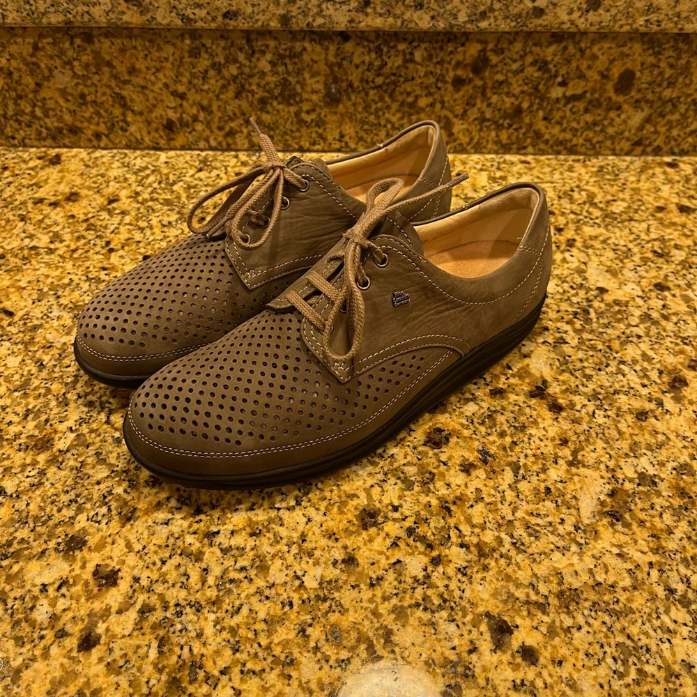 Finn Comfort Women's Olive Leather Perforated Oxford Walking Shoes 5.5 US 7.5